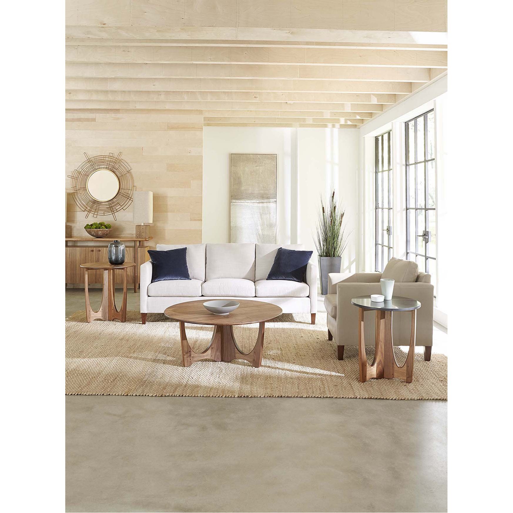 Stickley Walnut Grove 982298614 MidCentury Modern Solid Wood Round